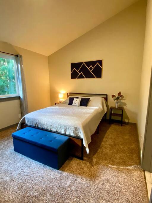New Modern Cabin! 5mi To Mt Rainier National Park! Hot Tub & Wifi Casa de Férias