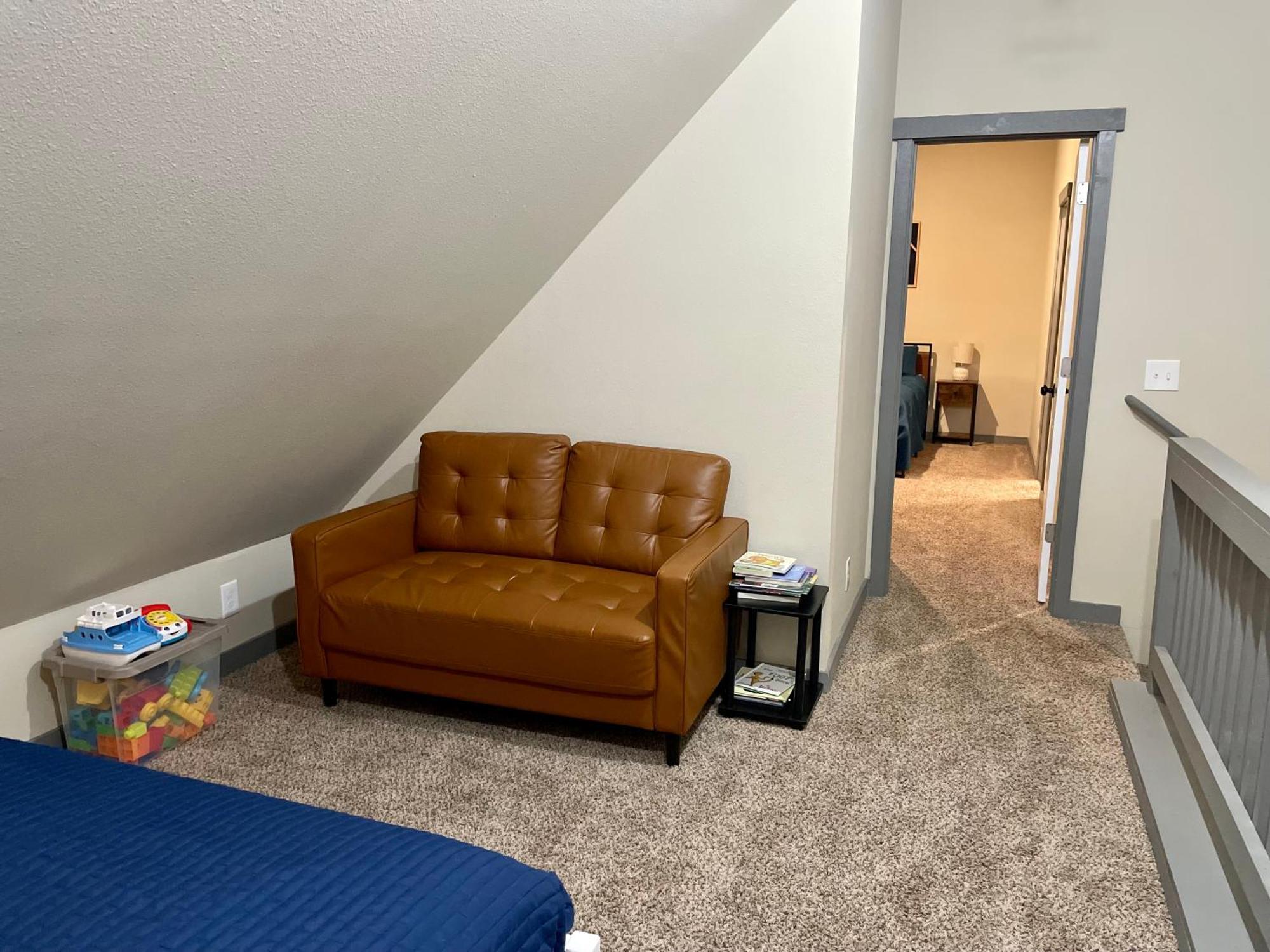 New Modern Cabin! 5mi To Mt Rainier National Park! Hot Tub & Wifi * Ashford