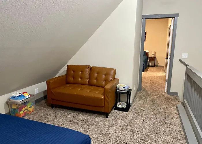 New Modern Cabin! 5Mi To Mt Rainier National Park! Hot Tub & Wifi