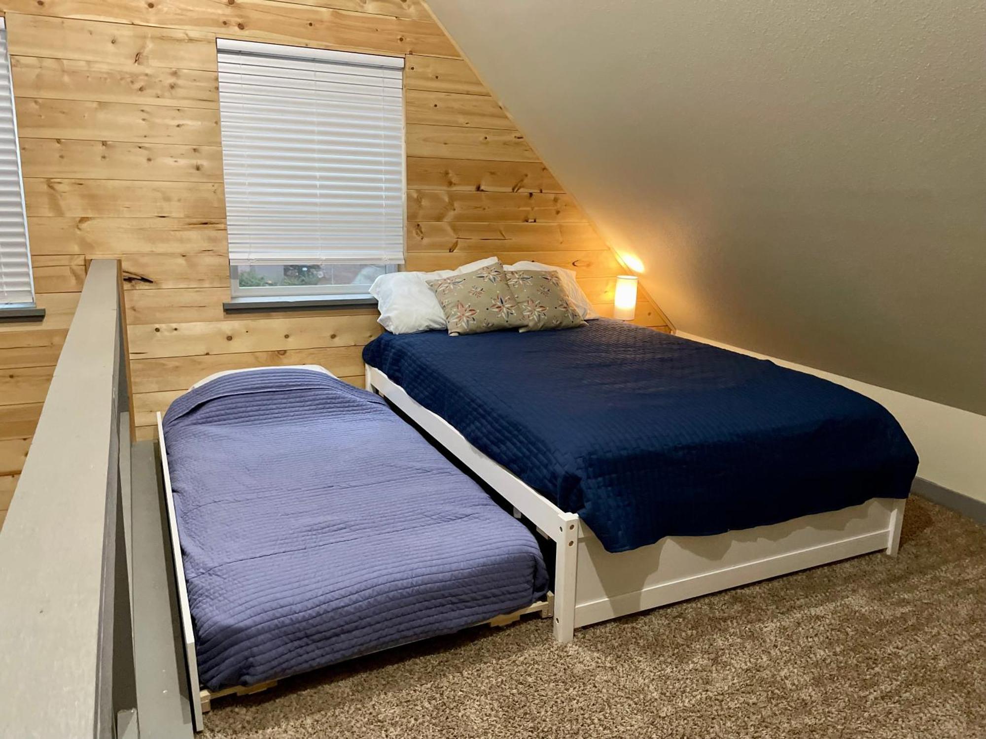 New Modern Cabin! 5mi To Mt Rainier National Park! Hot Tub & Wifi Hébergement de vacances Ashford